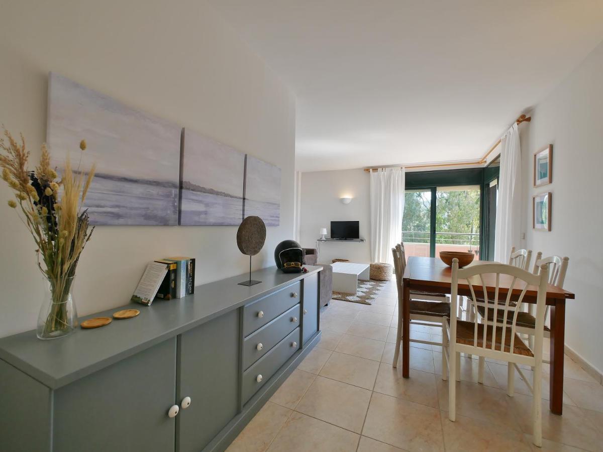 Apartment Con Piscina En *